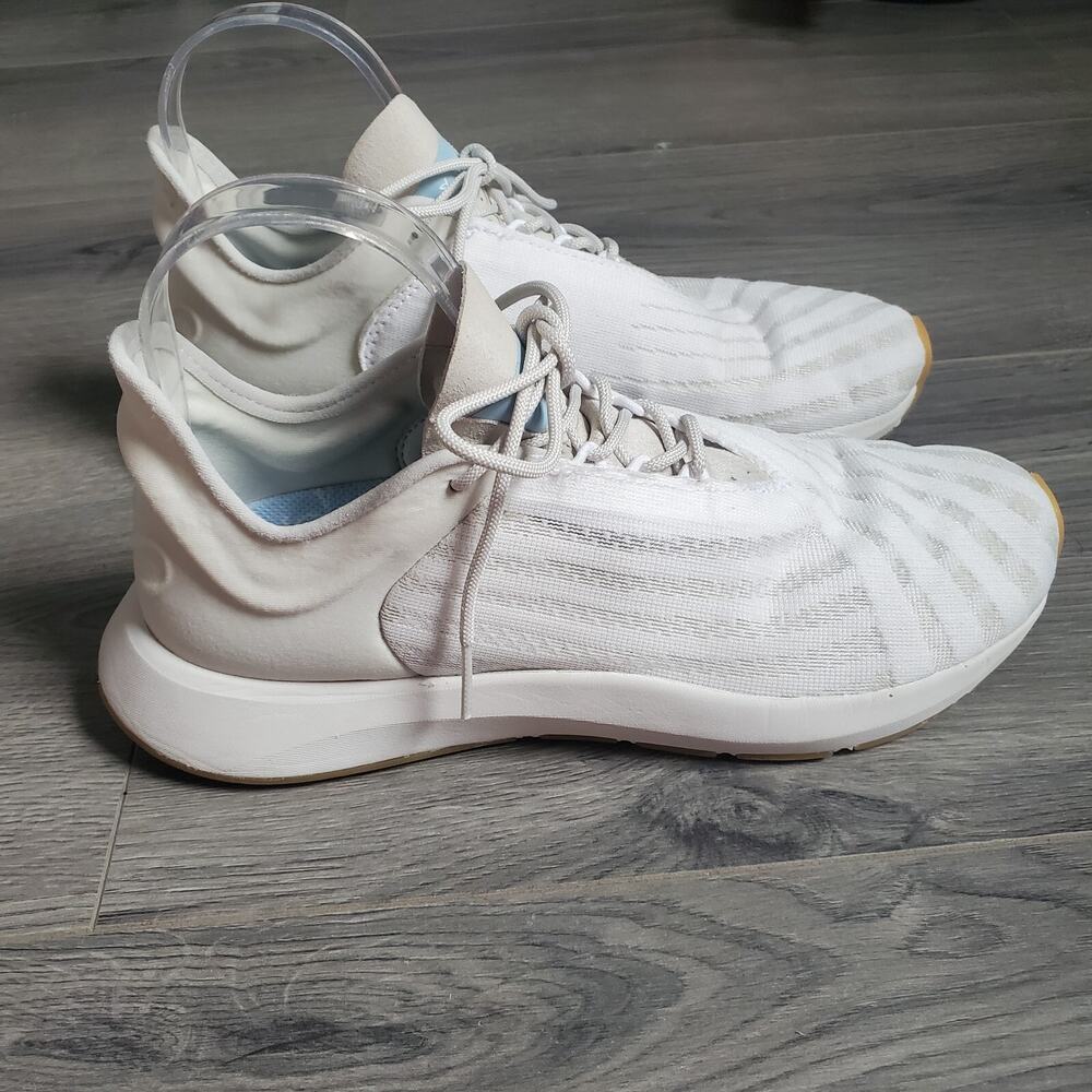 Lightweight Women's Athletic Sneakers in White